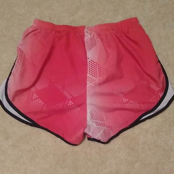 Nike running shorts - Picture 2 of 3